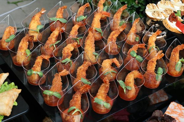 Découvrez comment préparer une délicieuse tarte tatin aux pommes avec un caramel doré et une pâte feuilletée irrésistible !